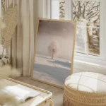 poster arbre isole en hiver salon beige.webp