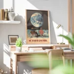poster astronautes regardant la terre bureau.webp