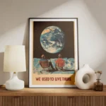 poster astronautes regardant la terre meuble.webp