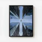 poster avion moderne sur fond urbain avec cadre.webp