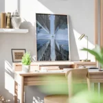 poster avion moderne sur fond urbain bureau.webp