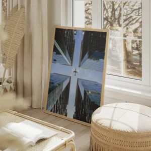 poster avion moderne sur fond urbain salon beige.webp