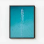 poster bateau sur eau turquoise avec cadre.webp