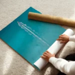 poster bateau sur eau turquoise enroule.webp