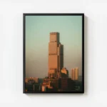 poster batiment moderne colore avec cadre.webp