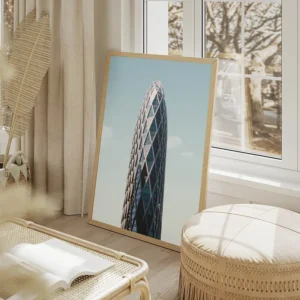poster batiment moderne en verre salon beige.webp