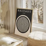poster bauhaus 1923 noir et blanc salon beige.webp