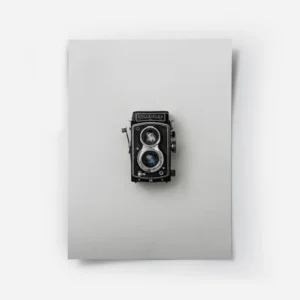 poster camera vintage noir et argent.webp