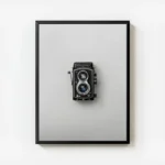 poster camera vintage noir et argent avec cadre.webp