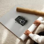 poster camera vintage noir et argent enroule.webp