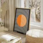 poster cercle orange sur fond noir salon beige.webp