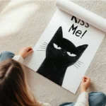poster chat noir kiss me en rouleau.webp
