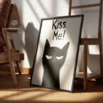 poster chat noir kiss me encadre.webp