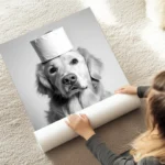 poster chien avec rouleau de papier toilette au sol.webp