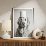 poster chien avec rouleau de papier toilette meuble.webp