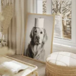 poster chien avec rouleau de papier toilette salon beige.webp