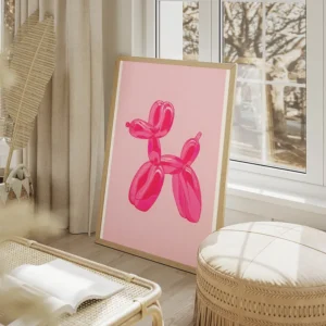 poster chien ballon rose salon beige.webp