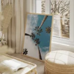 poster cocotier en contreplongee salon beige.webp