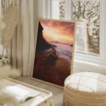 poster coucher de soleil sur la cote rocheuse salon beige.webp