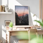 poster coucher de soleil sur une montagne bureau.webp