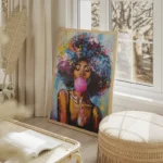 poster femme afro coloree chewing gum salon beige.webp