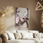 poster femme bandee salon.webp