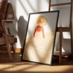 poster femme chapeau paille encadre.webp