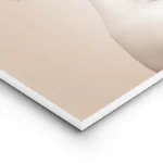 poster femme elegante avec fleurs minimalistes lightpanel.webp