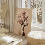 poster femme elegante avec fleurs minimalistes salon beige.webp