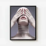 poster femme masquee emotivement avec cadre.webp