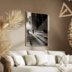 poster femme silhouette ville monochrome salon.webp