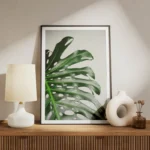 poster feuille verte monstera meuble.webp