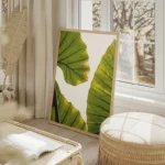 poster feuilles vertes lumineuses salon beige.webp