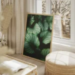 poster feuilles vertes rayees salon beige.webp