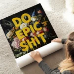 poster fleurs et lettering vibrant au sol.webp