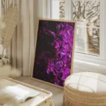 poster fleurs violettes salon beige.webp