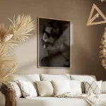 poster homme et papillons noir salon.webp