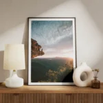 poster homme montagne coucher de soleil meuble.webp