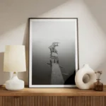 poster jetee en noir et blanc meuble.webp