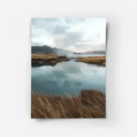 poster lac avec montagnes et nuages.webp