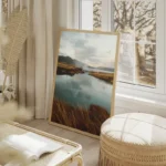 poster lac avec montagnes et nuages salon beige.webp