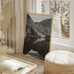 poster lac et montagnes enneigees salon beige.webp