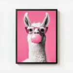 poster lama avec lunettes rose avec cadre.webp