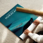 poster lamborghini huracan bleu enroule.webp