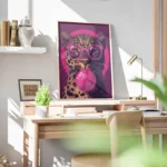 poster leopard lunettes roses bureau.webp
