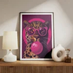 poster leopard lunettes roses meuble.webp