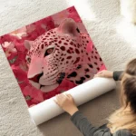 poster leopard rose au sol.webp