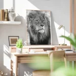 poster lion noir et blanc bureau.webp