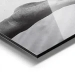 poster main qui repand du sable aluminium.webp