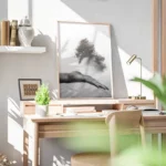 poster main qui repand du sable bureau.webp